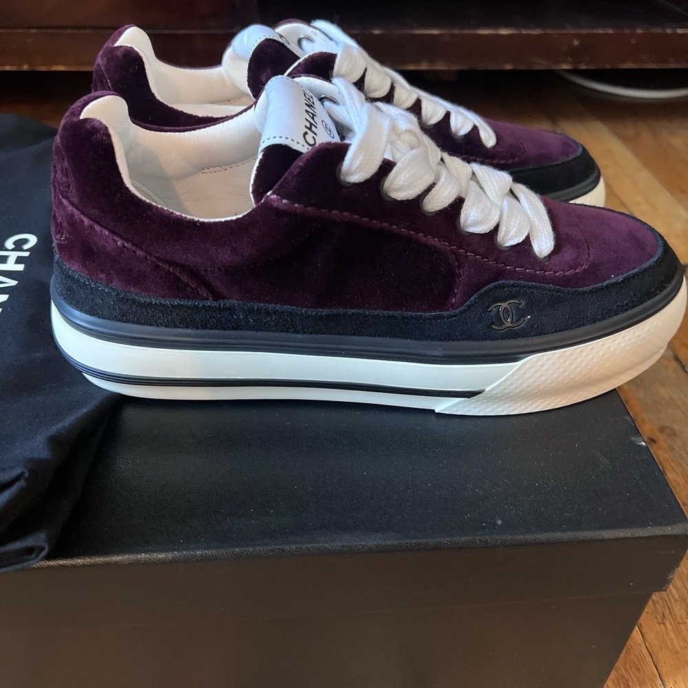 CHANEL SNEAKERS